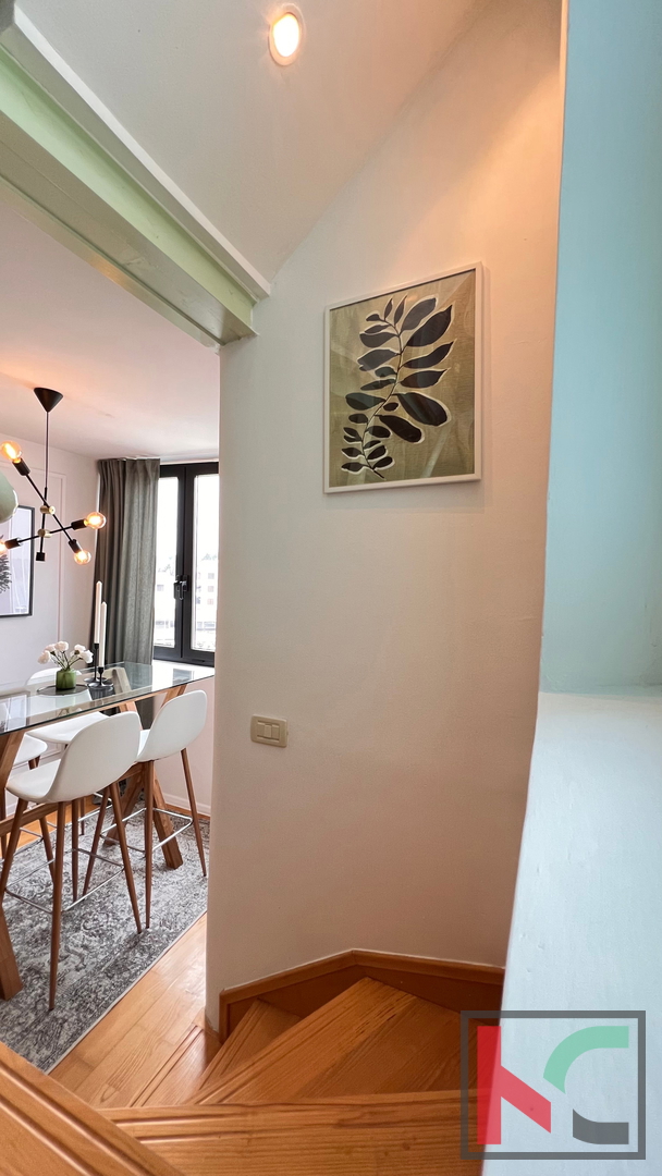 Istria, Parenzo, appartamento 39,64 m2, elegante appartamento a due piani con una vista mare impagabile #vendita