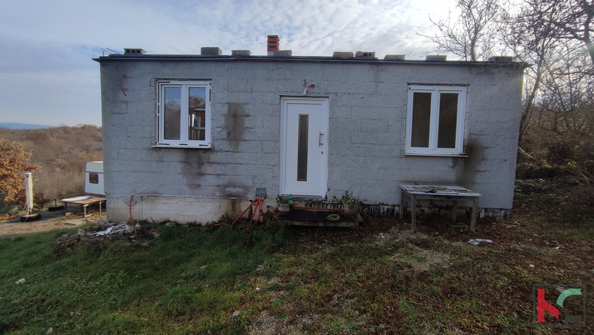 Istria, Mutvoran, terreno agricolo 12000 m2 con edificio vicino a Duga Uvala, #vendita