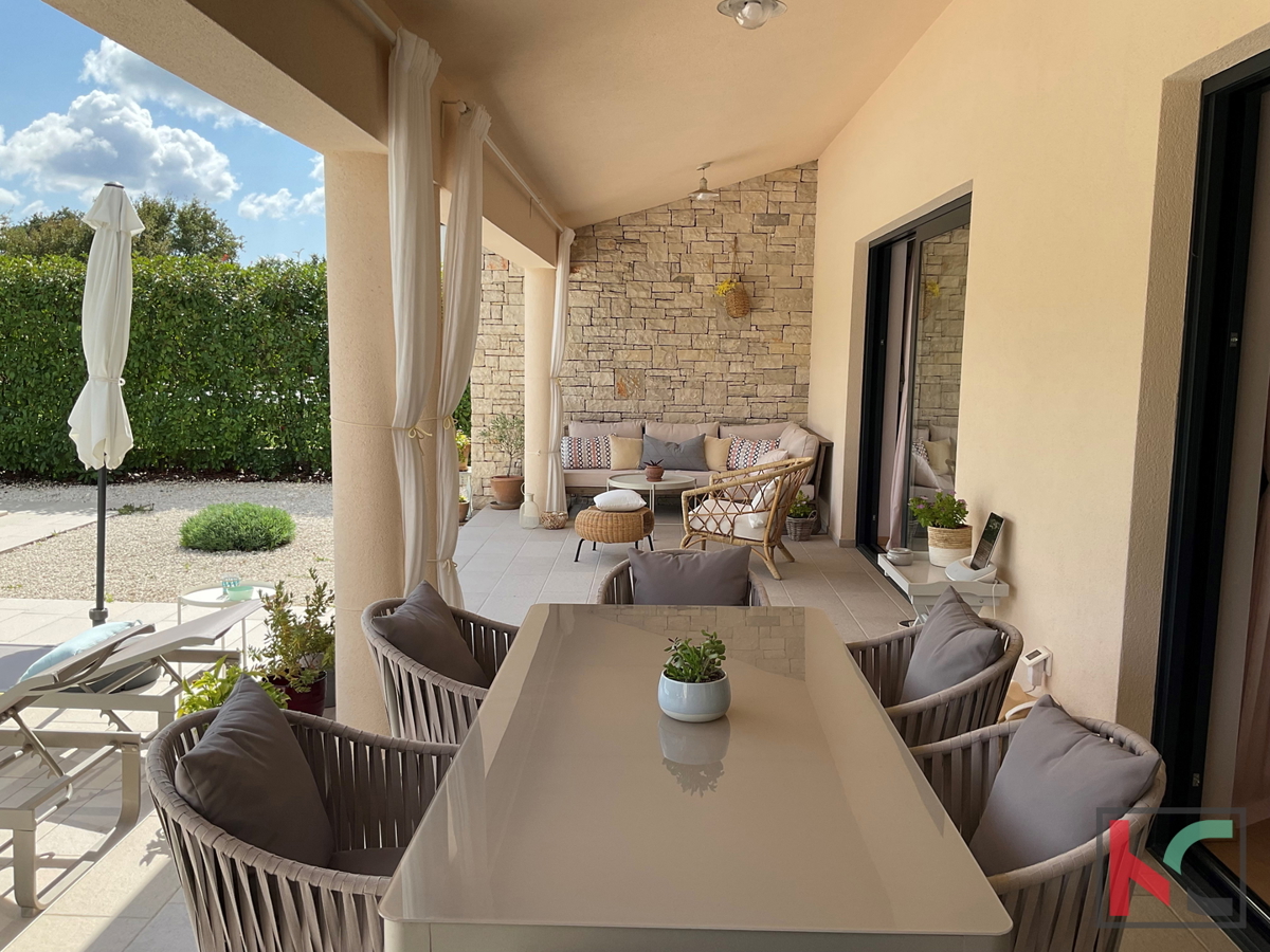 Istria, Svetvinčenat, Villa 237m2 su giardino di 1003m2 con piscina, #vendita