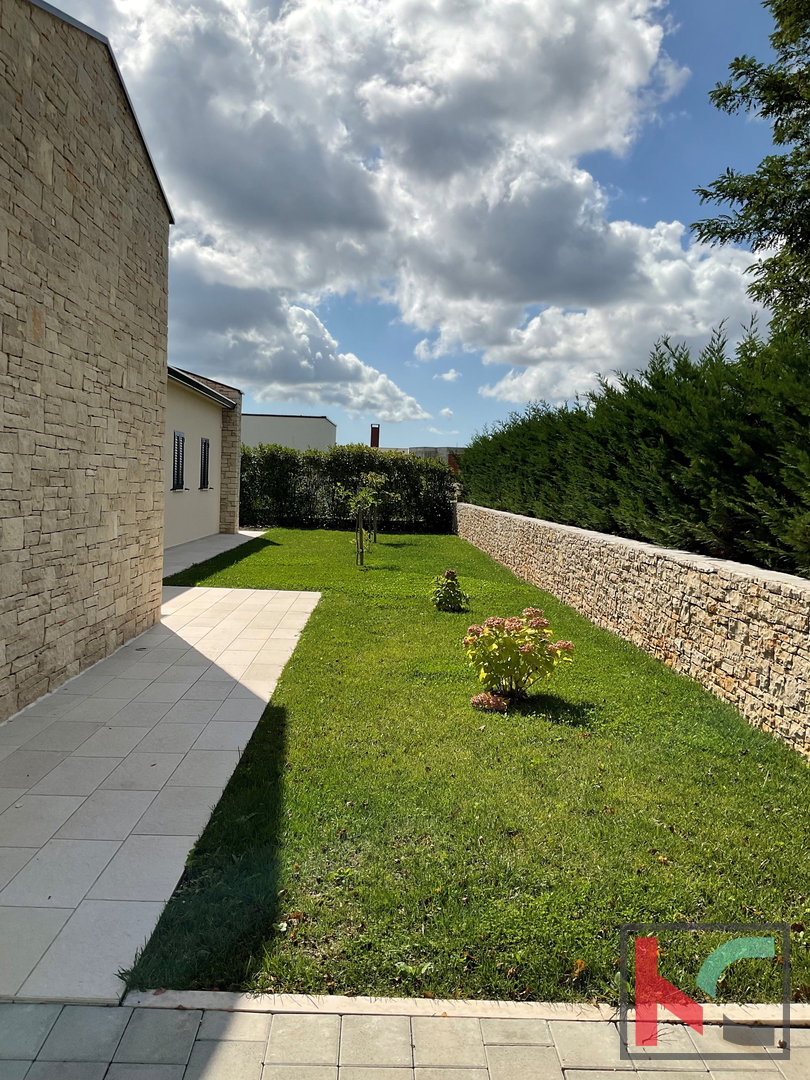 Istria, Svetvinčenat, Villa 237m2 su giardino di 1003m2 con piscina, #vendita