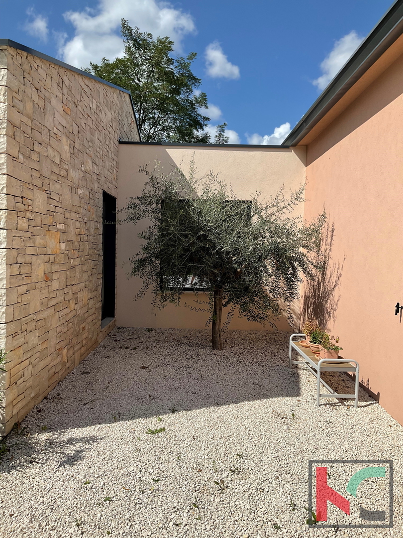 Istria, Svetvinčenat, Villa 237m2 su giardino di 1003m2 con piscina, #vendita