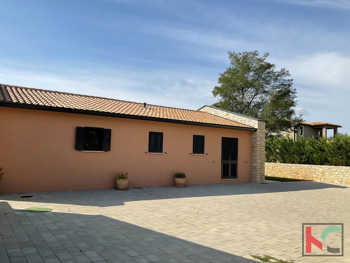 Istria, Svetvinčenat, Villa 237m2 su giardino di 1003m2 con piscina, #vendita