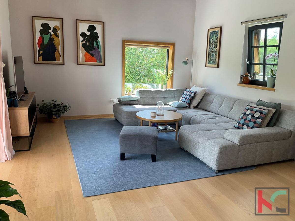 Istria, Svetvinčenat, Villa 237m2 su giardino di 1003m2 con piscina, #vendita