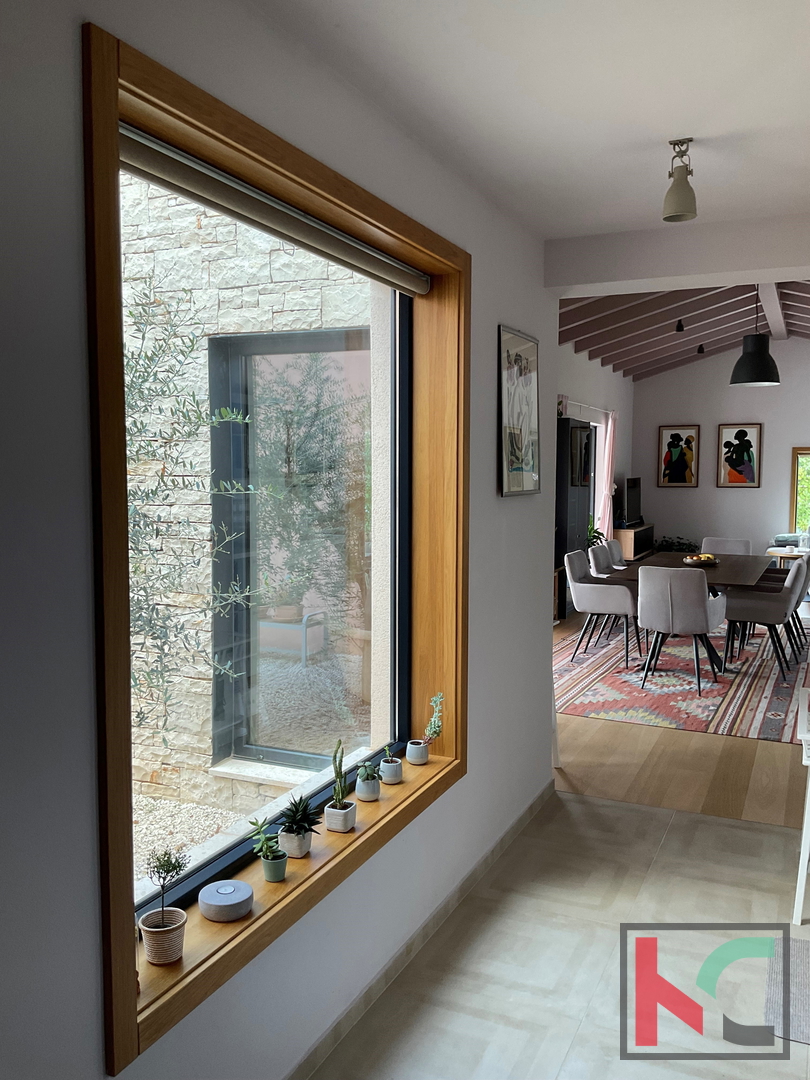 Istria, Svetvinčenat, Villa 237m2 su giardino di 1003m2 con piscina, #vendita