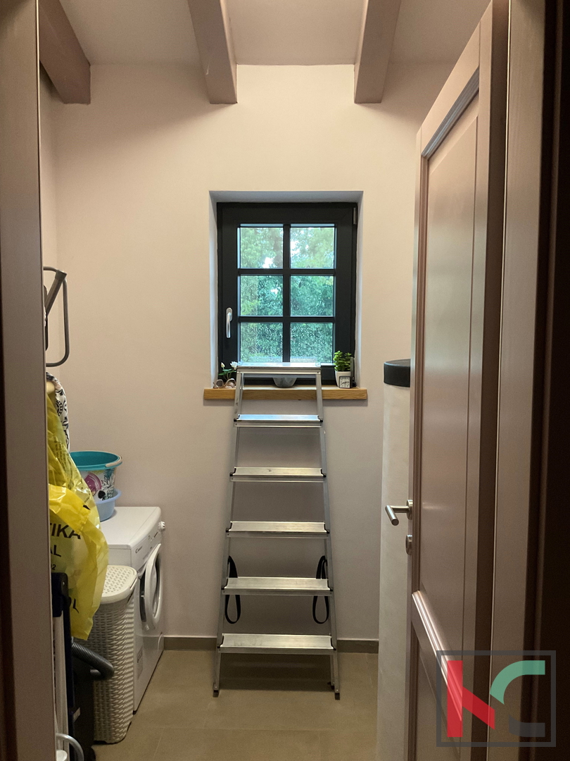 Istria, Svetvinčenat, Villa 237m2 su giardino di 1003m2 con piscina, #vendita