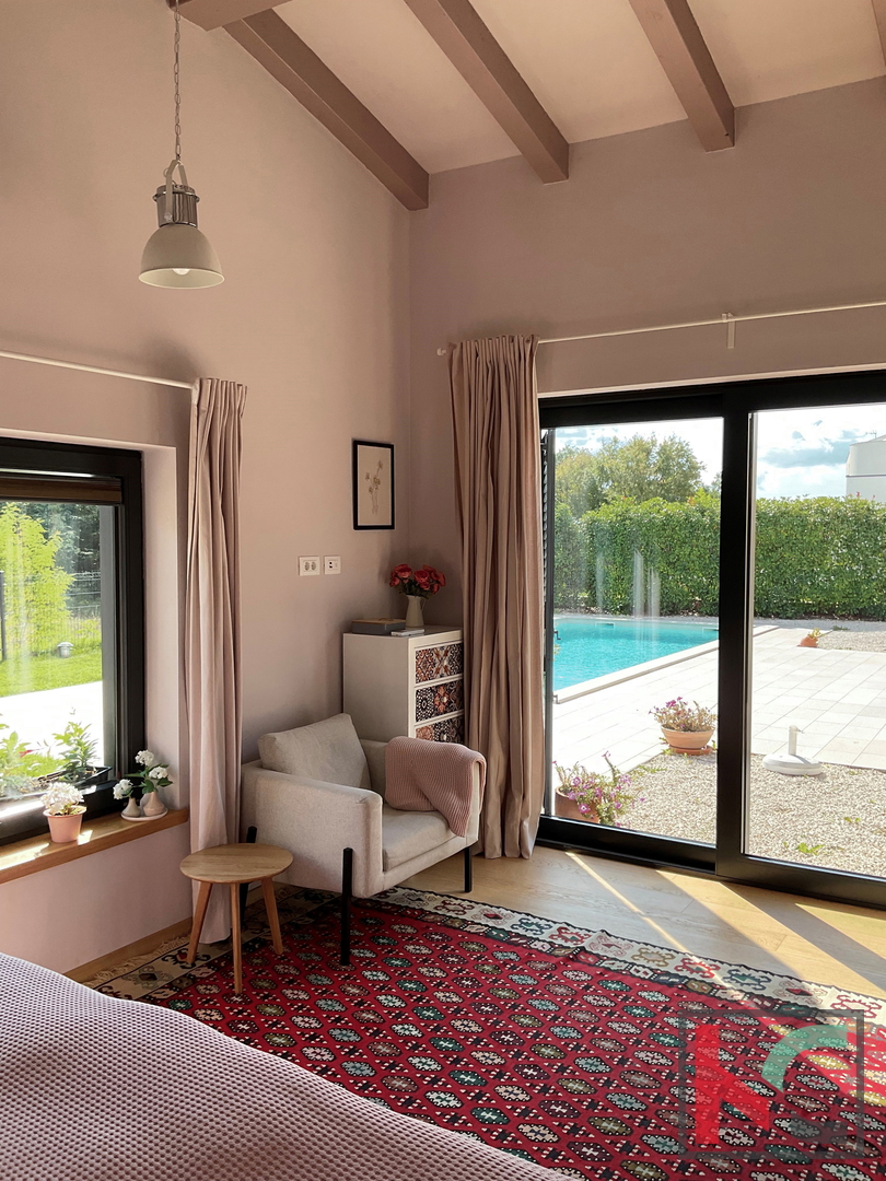 Istria, Svetvinčenat, Villa 237m2 su giardino di 1003m2 con piscina, #vendita