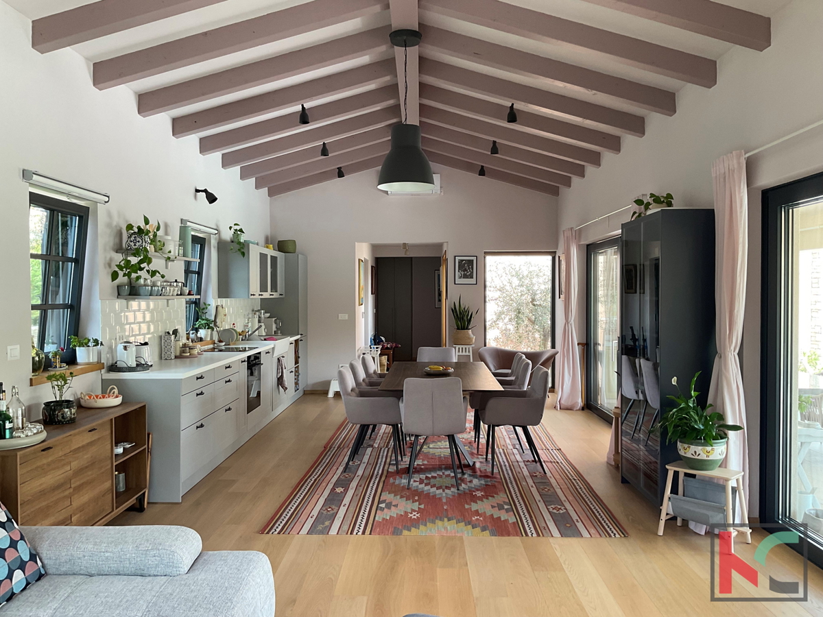 Istria, Svetvinčenat, Villa 237m2 su giardino di 1003m2 con piscina, #vendita