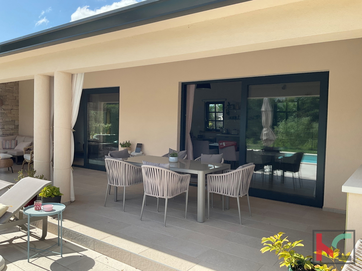 Istria, Svetvinčenat, Villa 237m2 su giardino di 1003m2 con piscina, #vendita
