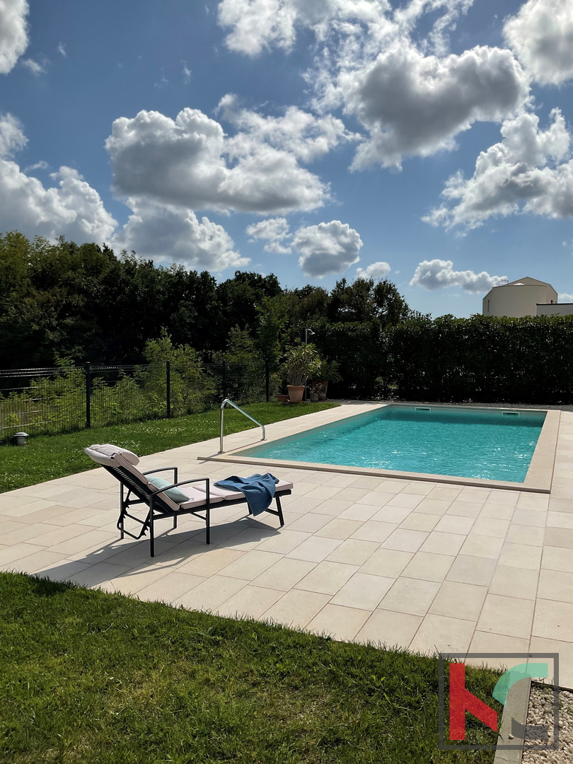Istria, Svetvinčenat, Villa 237m2 su giardino di 1003m2 con piscina, #vendita