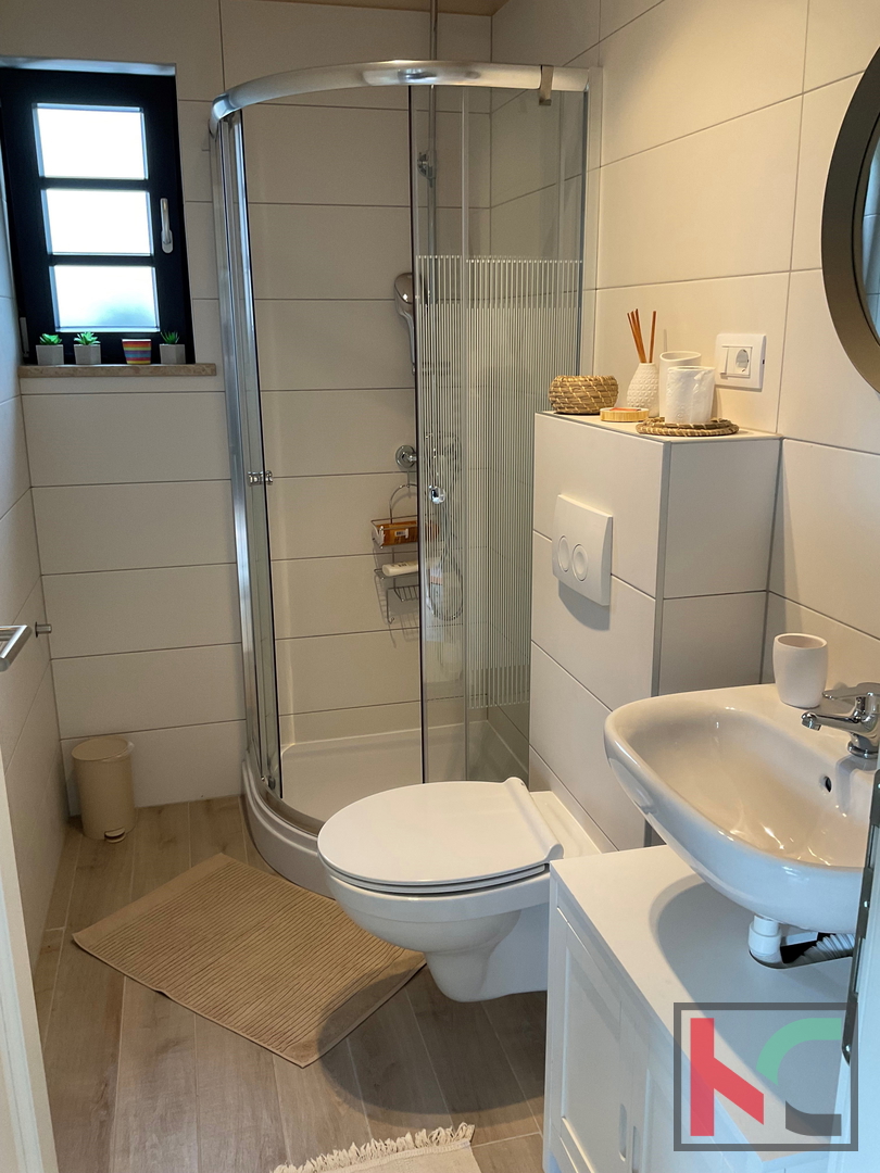 Istria, Svetvinčenat, Villa 237m2 su giardino di 1003m2 con piscina, #vendita