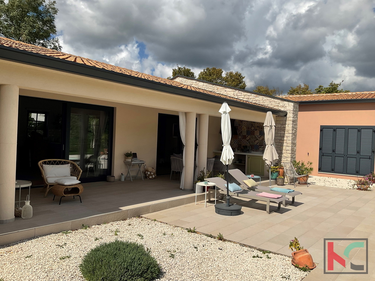 Istria, Svetvinčenat, Villa 237m2 su giardino di 1003m2 con piscina, #vendita