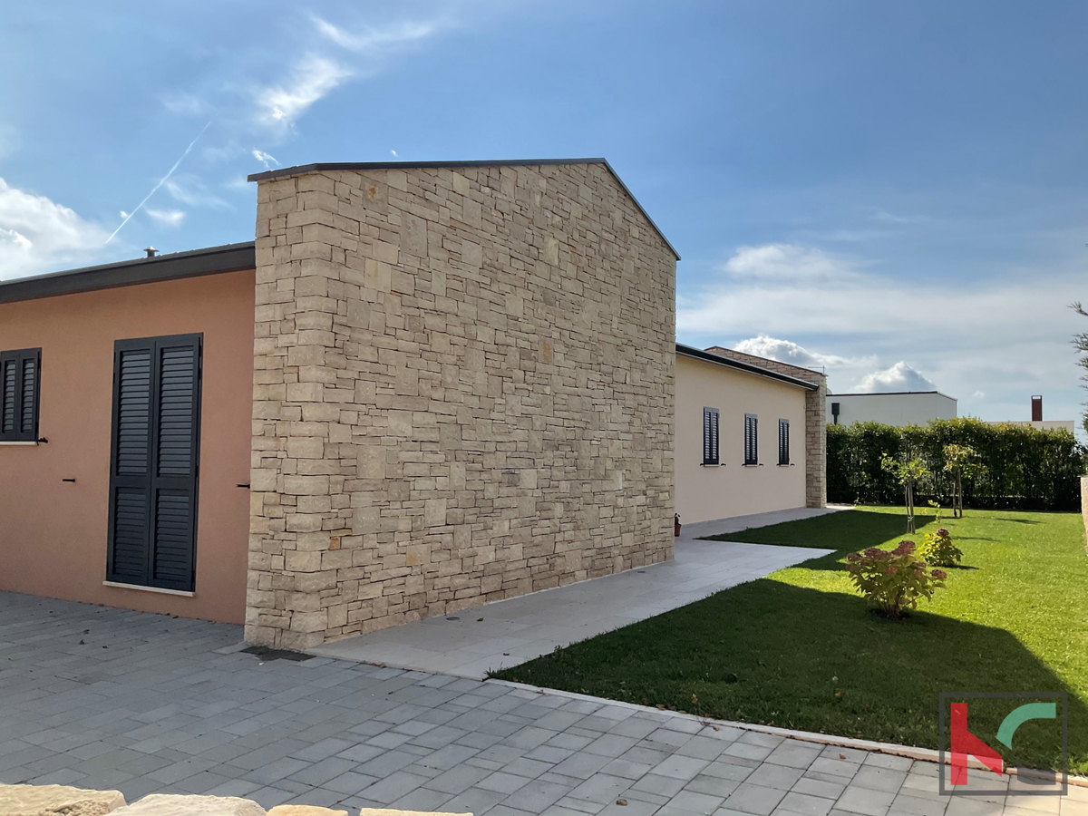 Istria, Svetvinčenat, Villa 237m2 su giardino di 1003m2 con piscina, #vendita