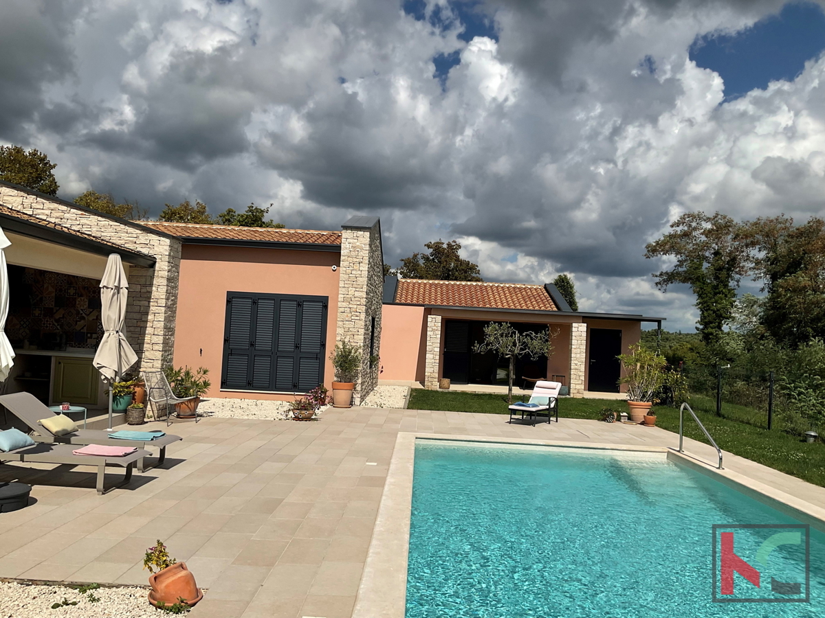 Istria, Svetvinčenat, Villa 237m2 su giardino di 1003m2 con piscina, #vendita