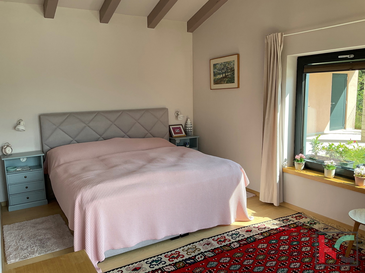 Istria, Svetvinčenat, Villa 237m2 su giardino di 1003m2 con piscina, #vendita