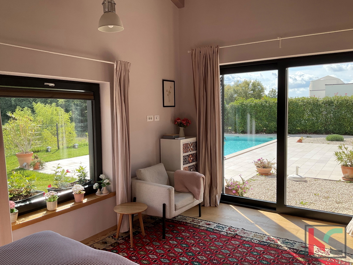 Istria, Svetvinčenat, Villa 237m2 su giardino di 1003m2 con piscina, #vendita