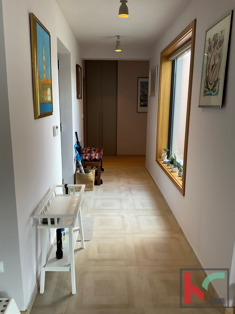 Istria, Svetvinčenat, Villa 237m2 su giardino di 1003m2 con piscina, #vendita