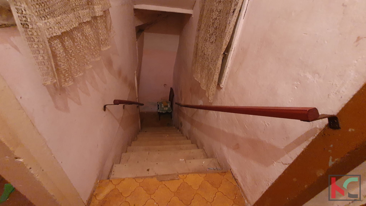 Istria, Svetvinčenat, vecchia casa istriana da ristrutturare 220m2 + giardino 210m2 #vendita