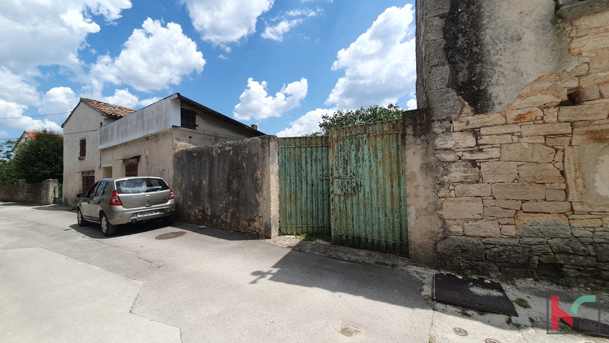 Istria, Svetvinčenat, vecchia casa istriana da ristrutturare 220m2 + giardino 210m2 #vendita