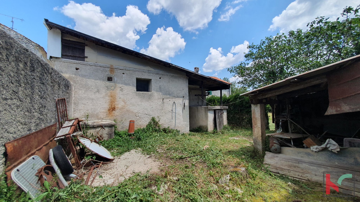 Istria, Svetvinčenat, vecchia casa istriana da ristrutturare 220m2 + giardino 210m2 #vendita