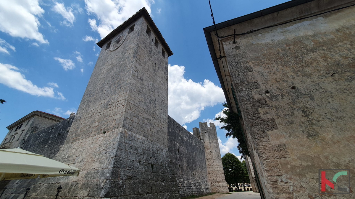 Istria, Svetvinčenat, vecchia casa istriana da ristrutturare 220m2 + giardino 210m2 #vendita