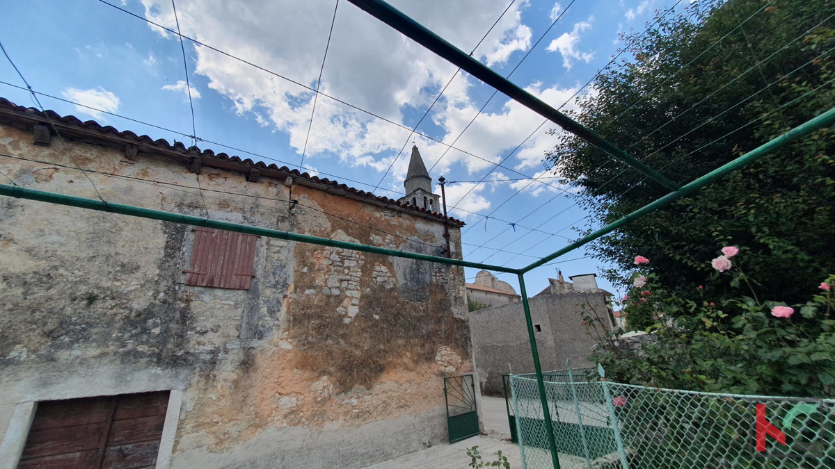 Istria, Svetvinčenat, vecchia casa istriana da ristrutturare 220m2 + giardino 210m2 #vendita