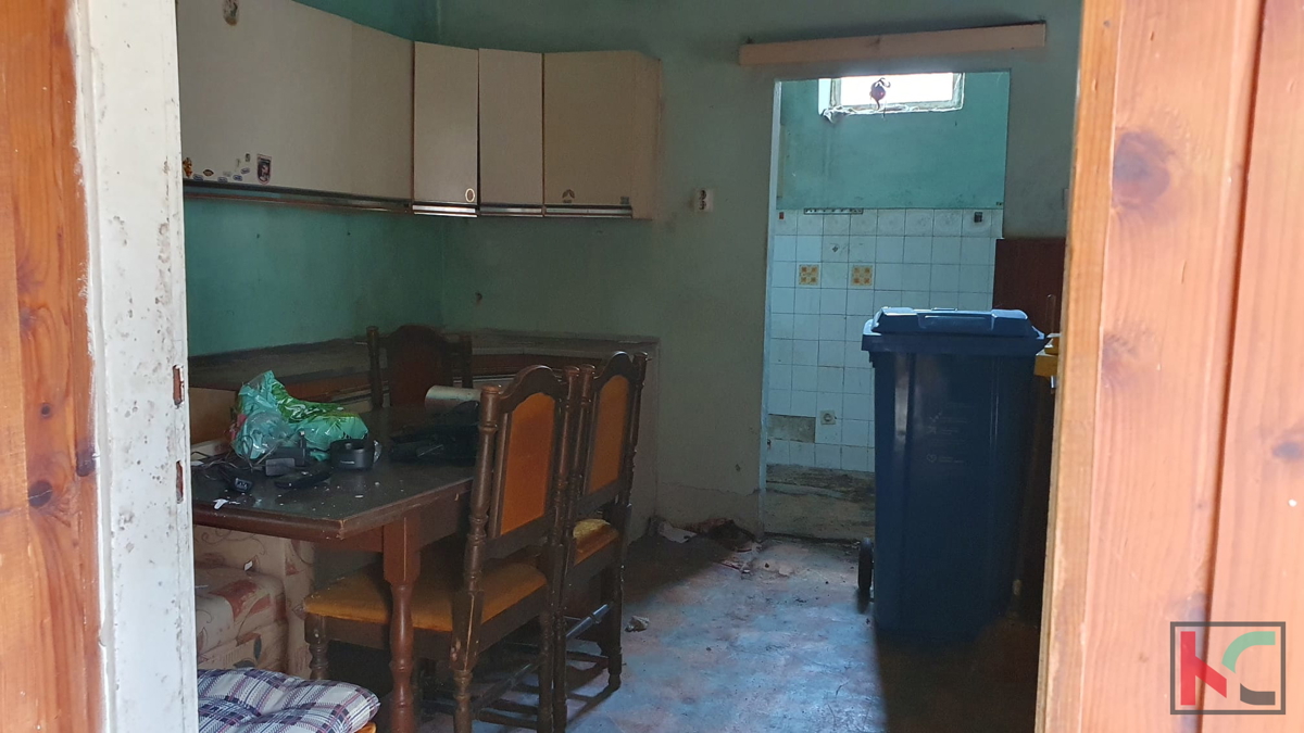 Istria, Svetvinčenat, vecchia casa istriana da ristrutturare 220m2 + giardino 210m2 #vendita