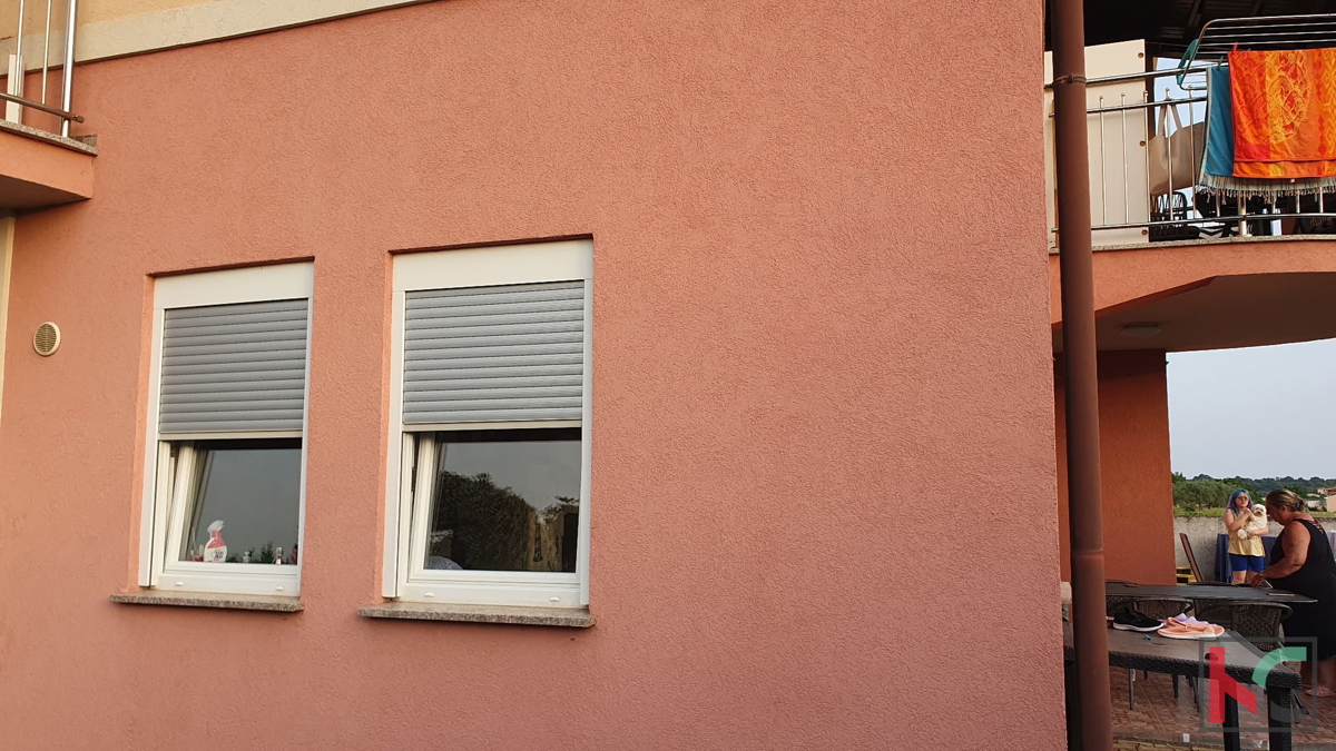 Istria, Valbandon, appartamento di 4 locali al piano terra con ampio terrazzo e il giardino #vendita