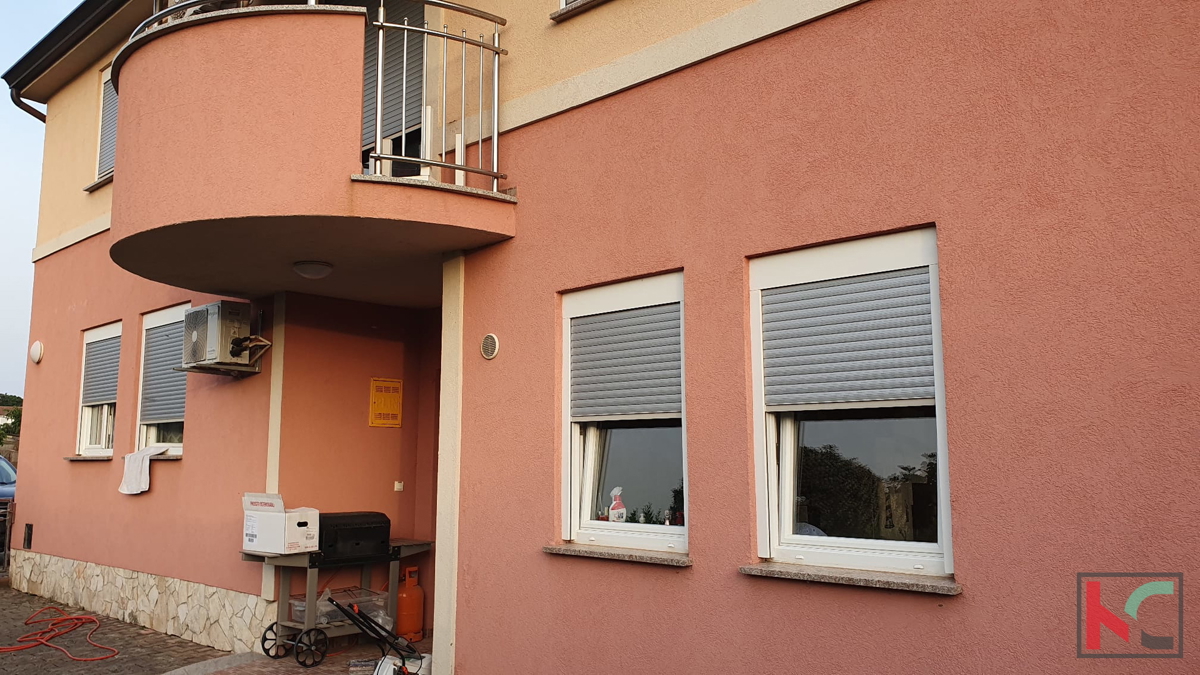 Istria, Valbandon, appartamento di 4 locali al piano terra con ampio terrazzo e il giardino #vendita