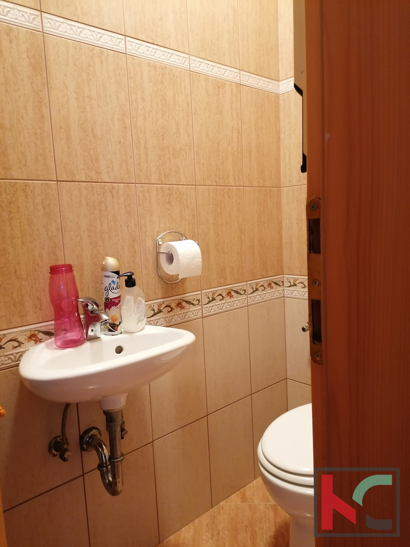 Istria, Valbandon, appartamento di 4 locali al piano terra con ampio terrazzo e il giardino #vendita