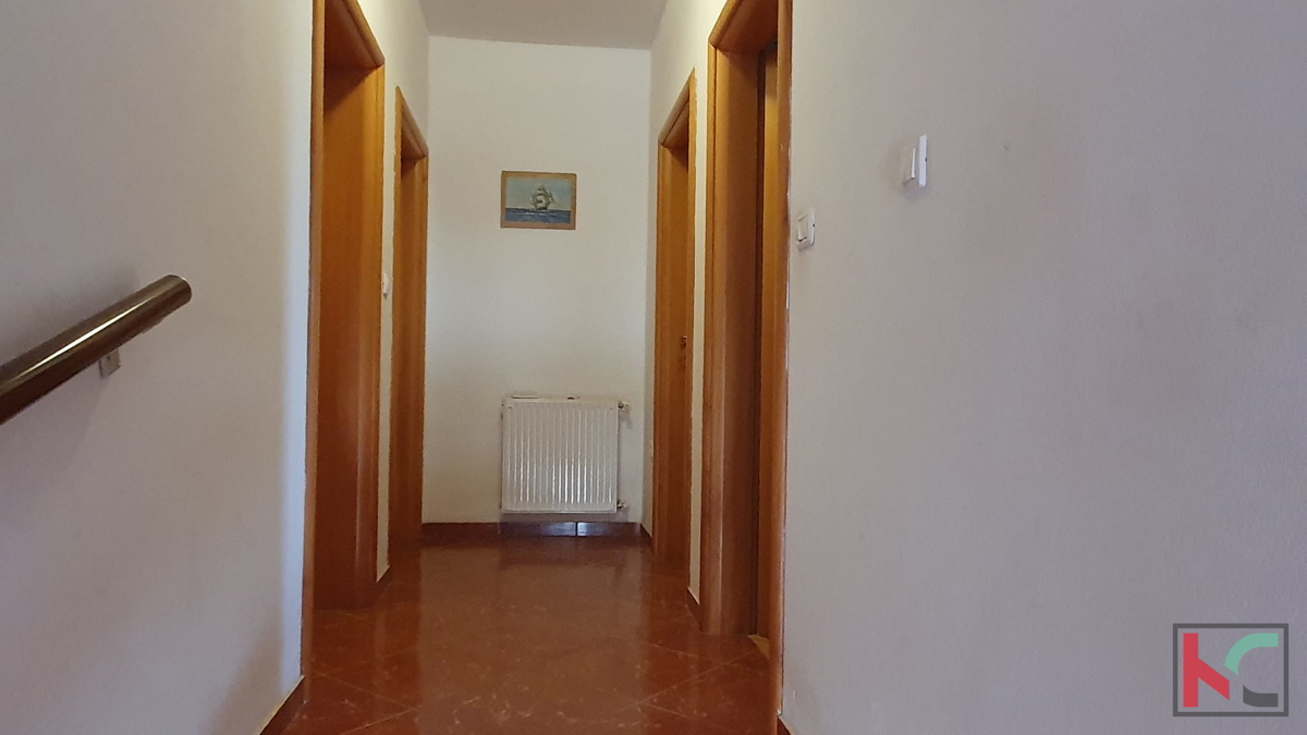 Istria, Valbandon, appartamento di 4 locali al piano terra con ampio terrazzo e il giardino #vendita