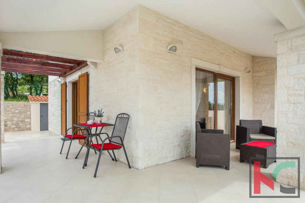 Istria, zona Parenzo, villa con piscina 180 m2 in una posizione tranquilla, #vendita