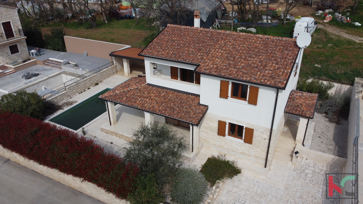 Istria, zona Parenzo, villa con piscina 180 m2 in una posizione tranquilla, #vendita