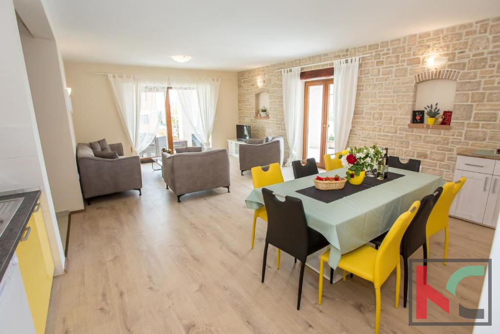 Istria, zona Parenzo, villa con piscina 180 m2 in una posizione tranquilla, #vendita