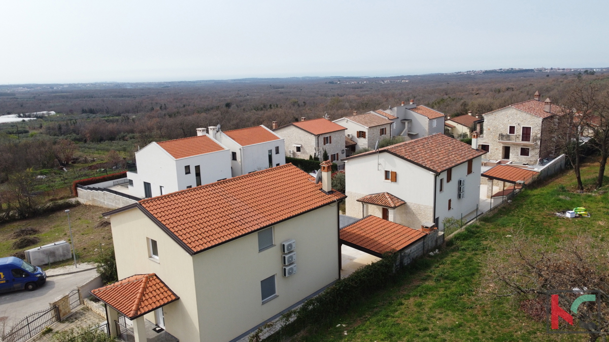 Istria, zona Parenzo, villa con piscina 180 m2 in una posizione tranquilla, #vendita