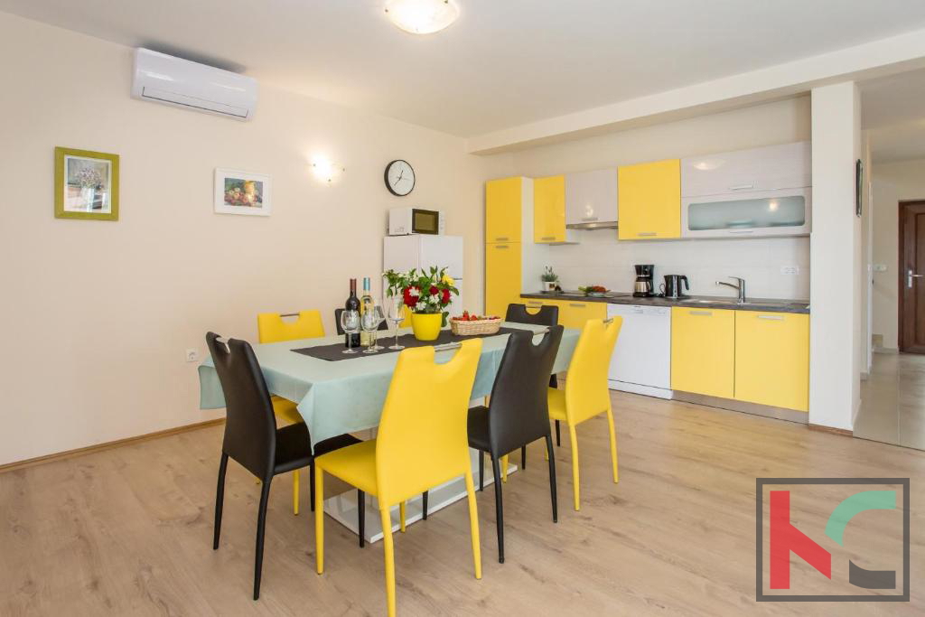 Istria, zona Parenzo, villa con piscina 180 m2 in una posizione tranquilla, #vendita