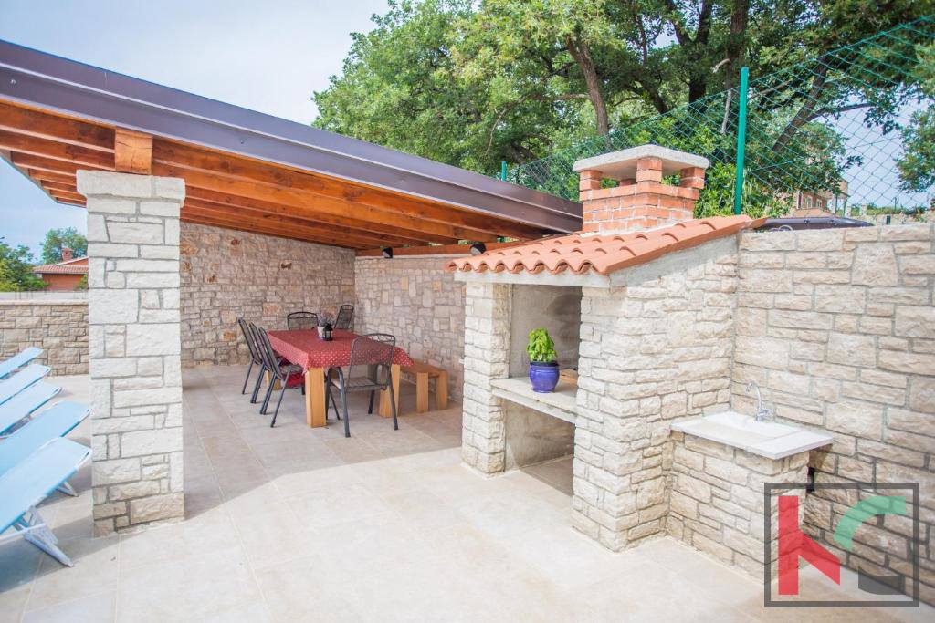 Istria, zona Parenzo, villa con piscina 180 m2 in una posizione tranquilla, #vendita