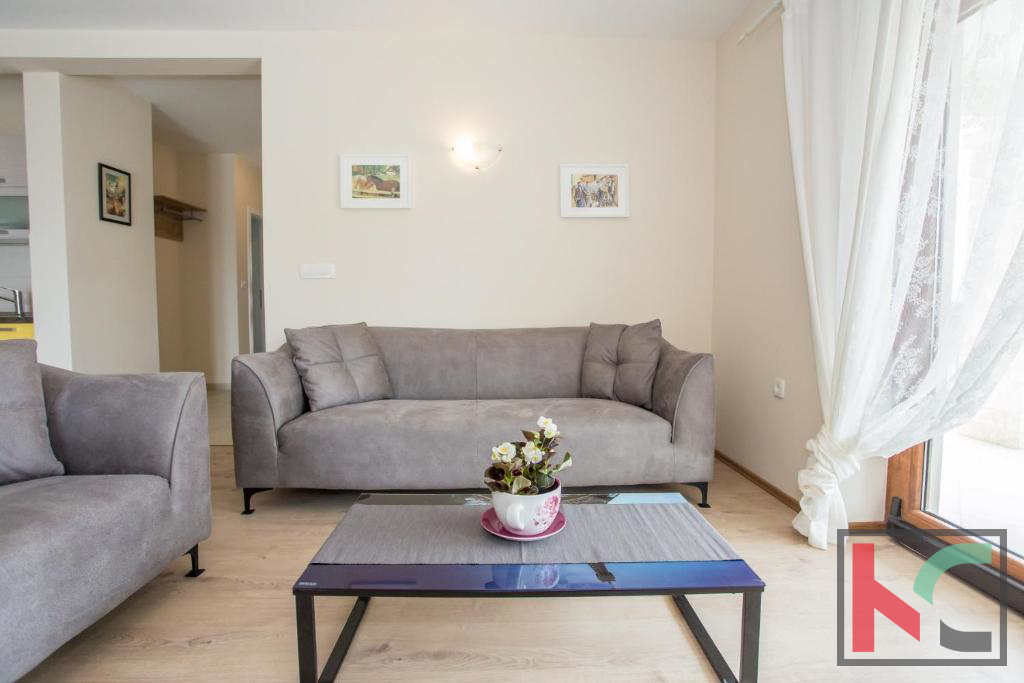 Istria, zona Parenzo, villa con piscina 180 m2 in una posizione tranquilla, #vendita