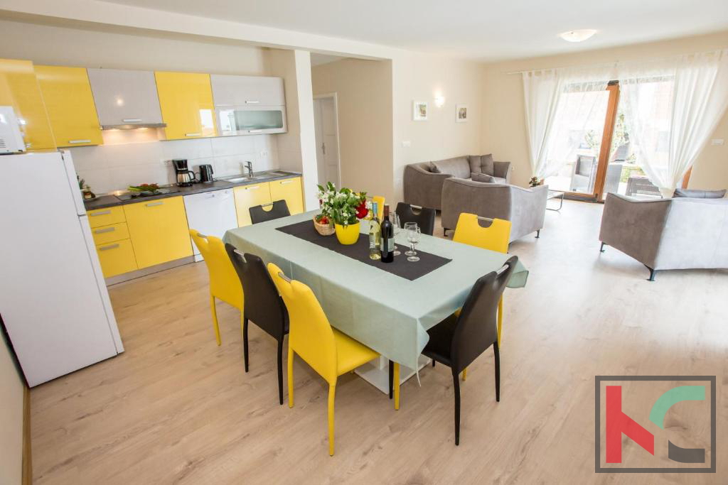 Istria, zona Parenzo, villa con piscina 180 m2 in una posizione tranquilla, #vendita