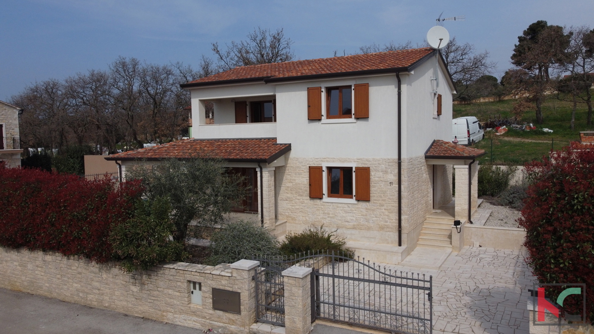Istria, zona Parenzo, villa con piscina 180 m2 in una posizione tranquilla, #vendita