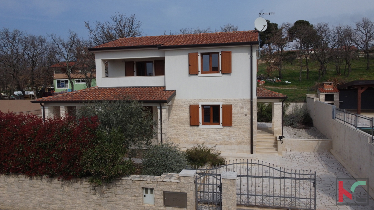 Istria, zona Parenzo, villa con piscina 180 m2 in una posizione tranquilla, #vendita