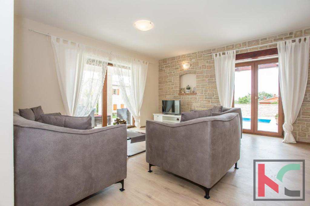 Istria, zona Parenzo, villa con piscina 180 m2 in una posizione tranquilla, #vendita