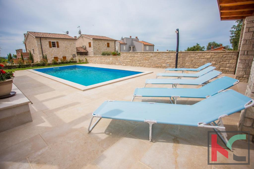 Istria, zona Parenzo, villa con piscina 180 m2 in una posizione tranquilla, #vendita