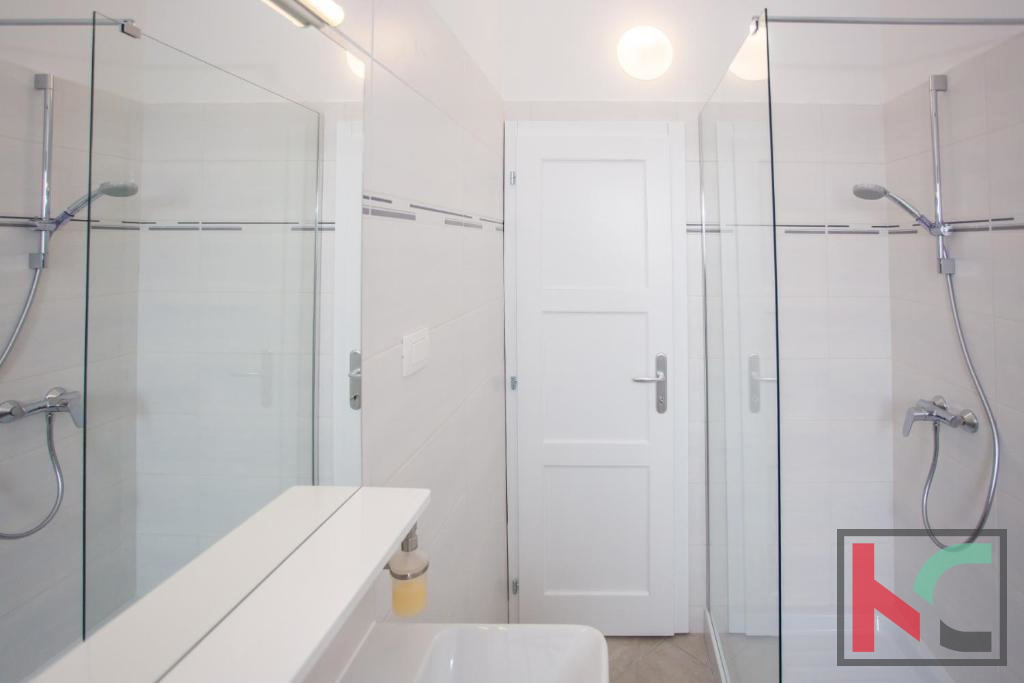 Istria, zona Parenzo, villa con piscina 180 m2 in una posizione tranquilla, #vendita