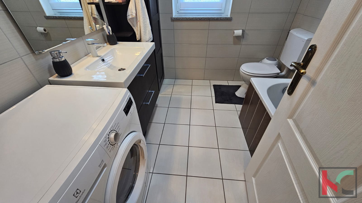 Rovign, appartamento al piano rialzato 2SS+DB, garage, ripostiglio e posto auto #vendita