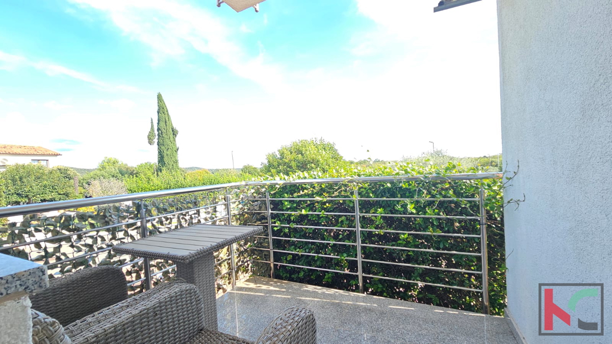 Rovign, appartamento al piano rialzato 2SS+DB, garage, ripostiglio e posto auto #vendita