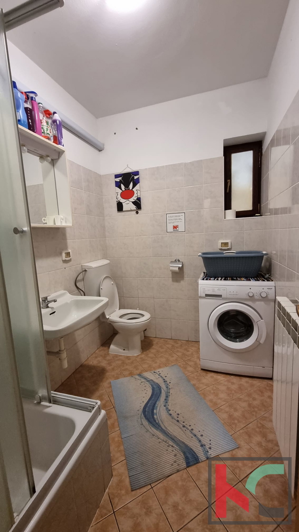 Pola, Veli vrh, casa bifamiliare con piscina e giardino, # in vendita