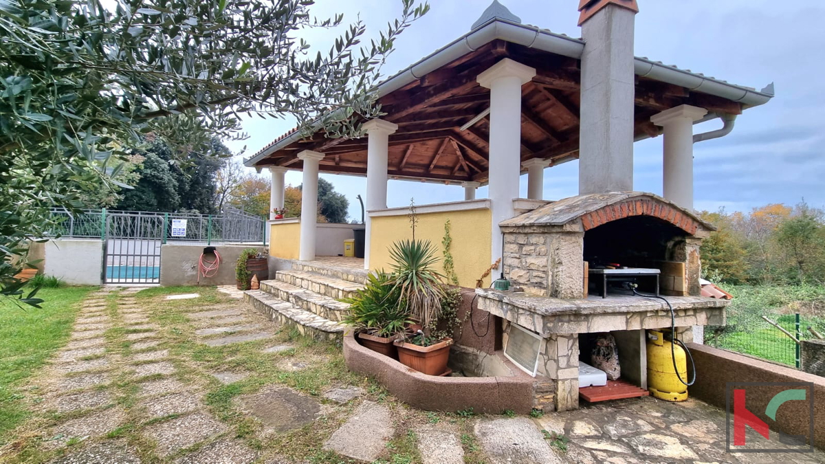 Pola, Veli vrh, casa bifamiliare con piscina e giardino, # in vendita