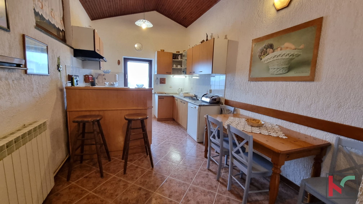 Pola, Veli vrh, casa bifamiliare con piscina e giardino, # in vendita