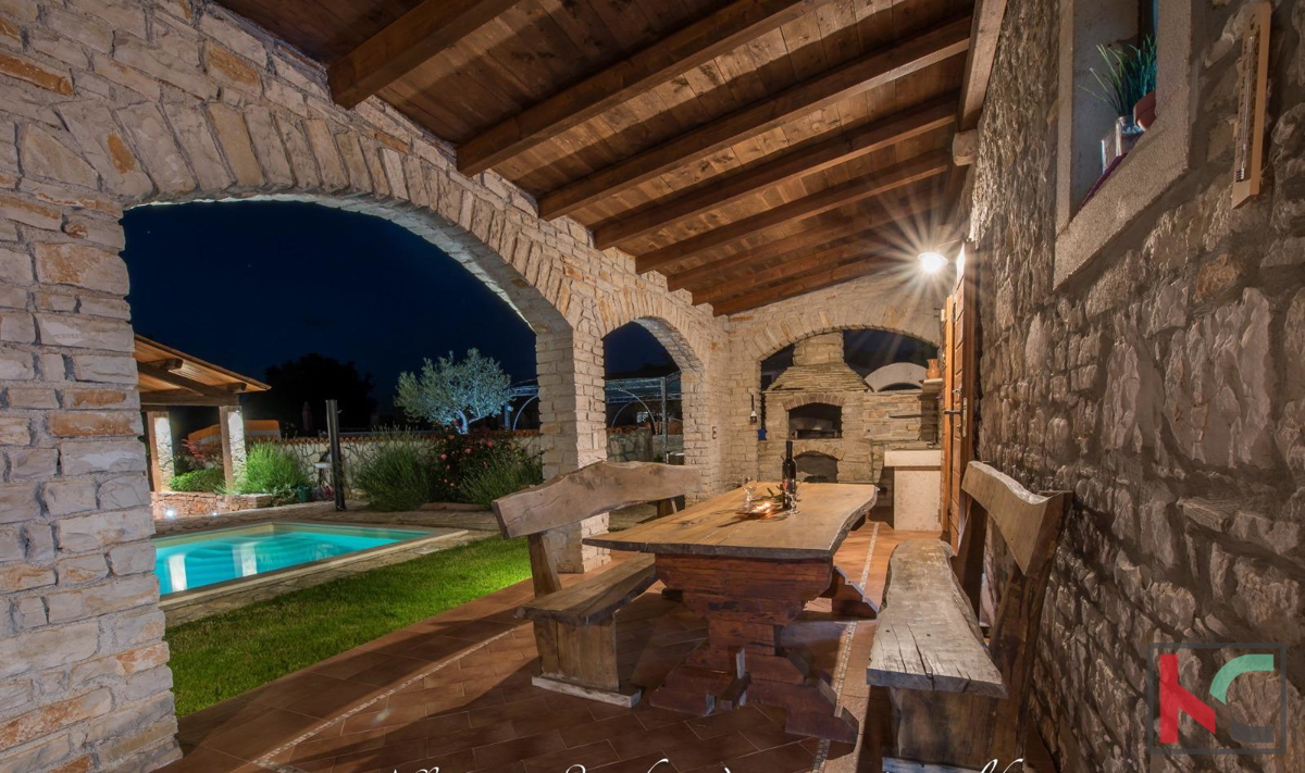 ISTRA, SVETVINČENAT, CASA IN PIETRA CON PISCINA RISCALDATA SU TERRENO DI 1200 M2, #VENDITA