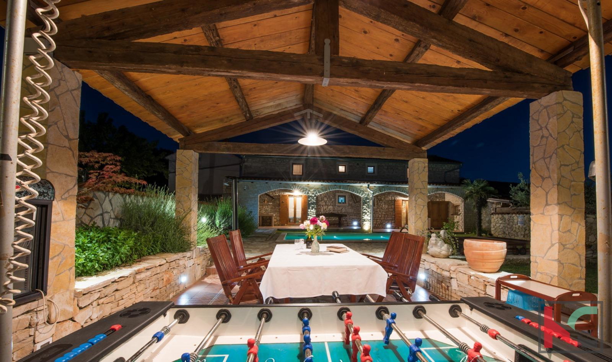 ISTRA, SVETVINČENAT, CASA IN PIETRA CON PISCINA RISCALDATA SU TERRENO DI 1200 M2, #VENDITA